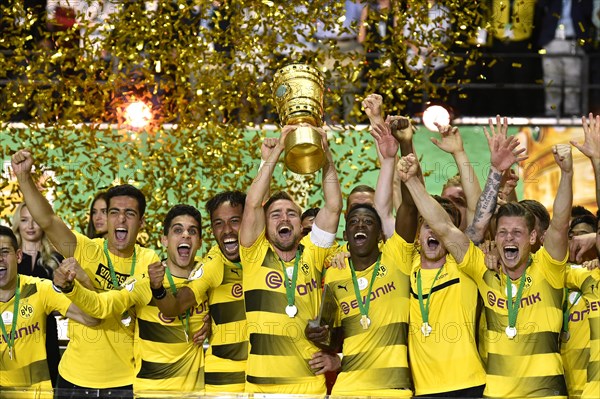 BVB Borussia Dortmund 09 celebrating title 2017