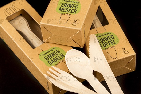 Disposable wooden cutlery