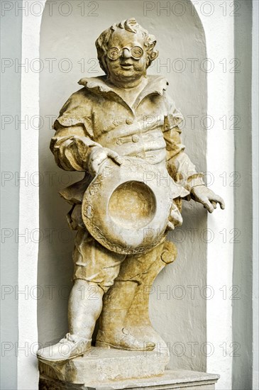 Stone figure of the court and ceremonial master at the portal of Hirschberg Castle