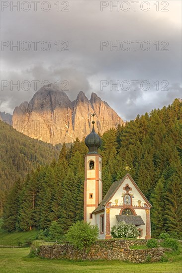 Church St. Johann in Ranui with Odle Group mountain range