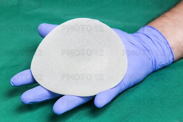 Silicone breast implant