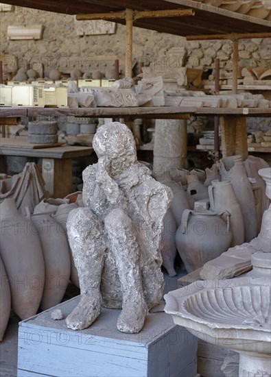 Storage room with archaeological pieces