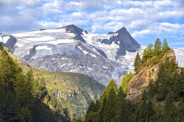 Mountains Schwarze Wand and the Hohe Zaun in the Venediger Group