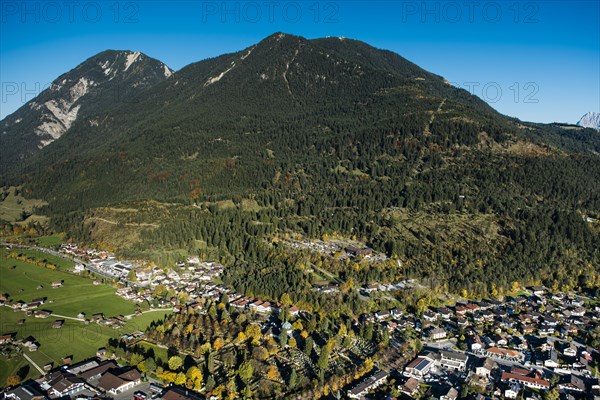 Partenkirchen with Wank in front of Ester Mountains