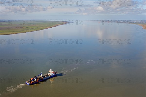 Suction dredger HAM 313 on the Elbe