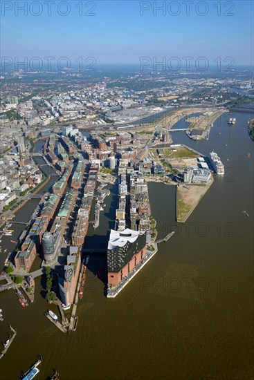 City view with Elbe Philharmonic Hall