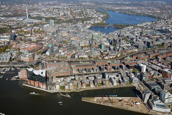 Overview of the city centre with Elbe Philharmonic Hall