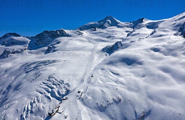 Ski area on the Fee glacier