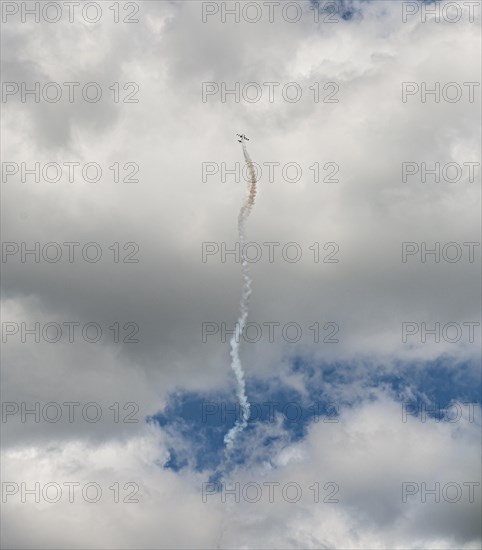 Aeroplane in steep climb