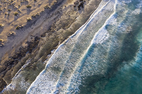 Waves to beach