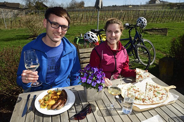 Cyclist at the rest with Flamkuchen