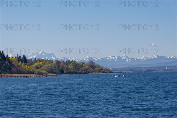 Lake Ammer near Hersching with the snow-covered Zugspitze massif and Alpine peaks