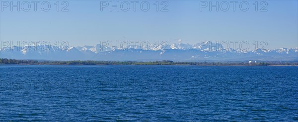 Lake Ammer near Hersching with the snow-covered Zugspitze massif and Alpine peaks