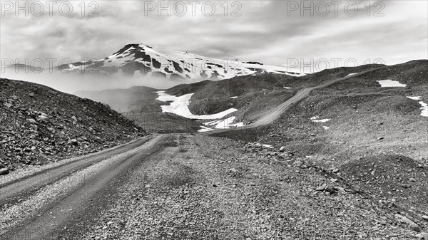 Gravel road to Joklasel