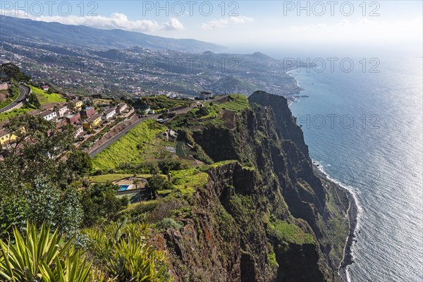 View from the viewing platform to the steep coast