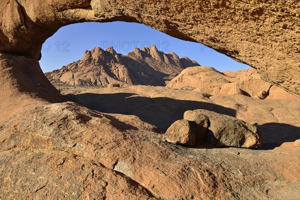 Natural bridge and Pontok mountains