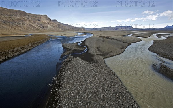 Glacial runoff permeate the volcanic sand plain Skeidararsandur