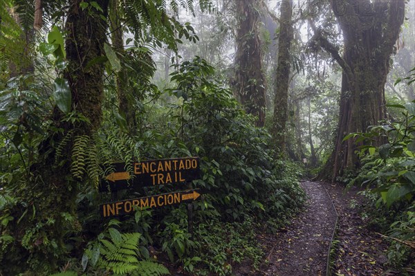 Sign on Encantado Trail