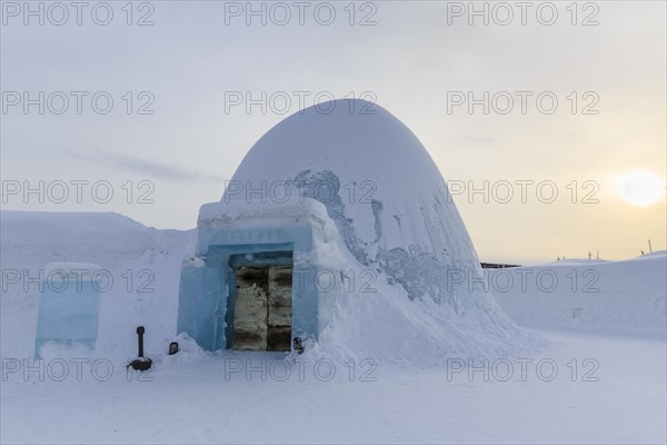 Ice bar