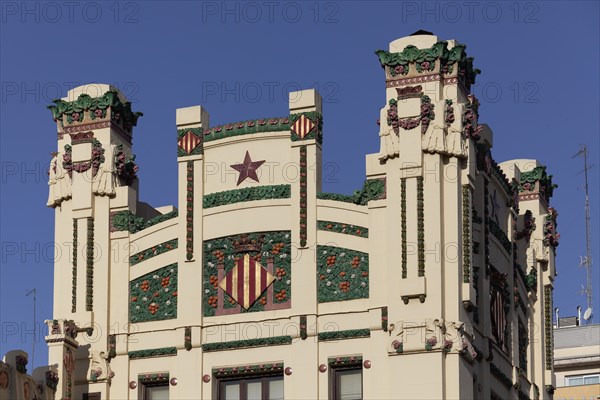 Decorated facade with ceramic decor