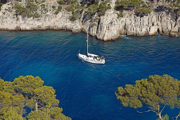 Sailing boat in Calanque de Port Pin