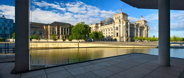 View of the Reichstag from the terrace of the Marie-Elisabeth-Luders-Haus