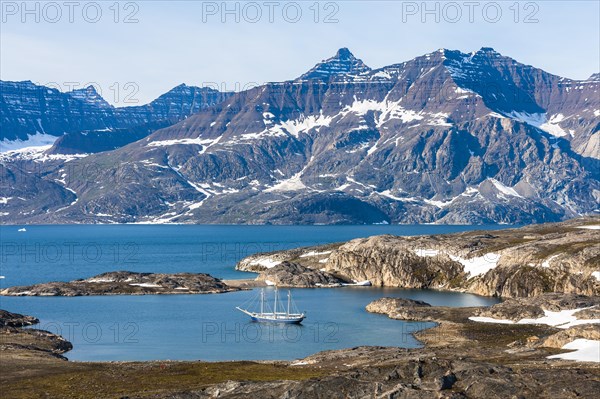 Sailing vessel in Scoresbysund