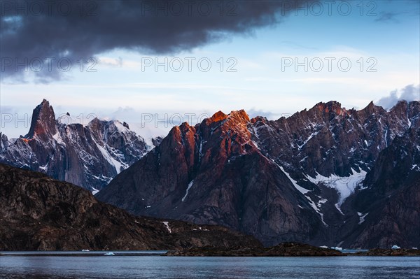 Sunrise in Harefjord with Tsavagattag summit