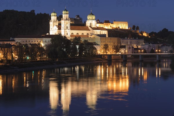 Cathedral St.Stephan and Veste Oberhaus reflected in the Inn