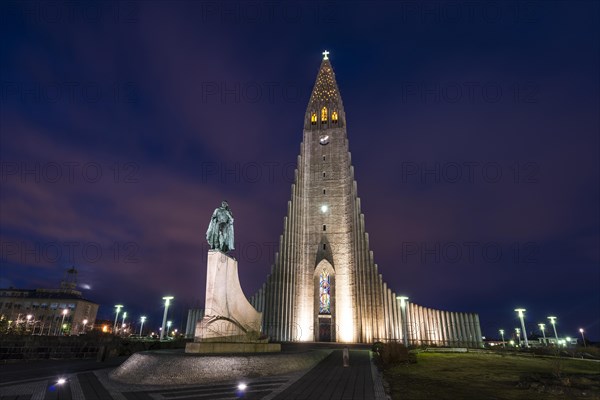 Hallgrimskirkja or church of Hallgrimur and monument to Leif Eriksson at night