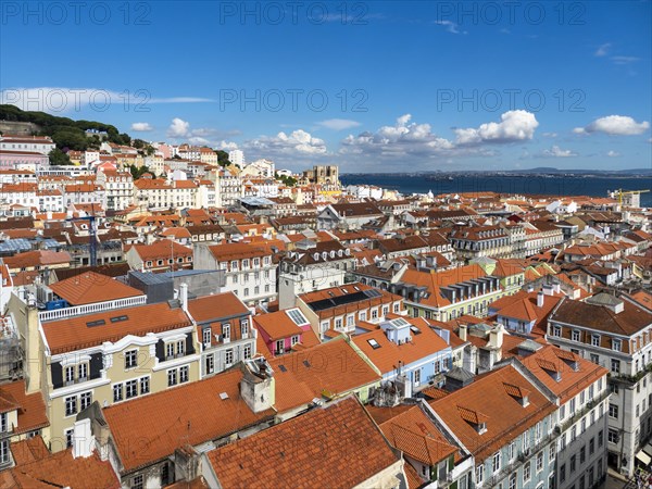 View over the city and the Castelo de Sao Jorge