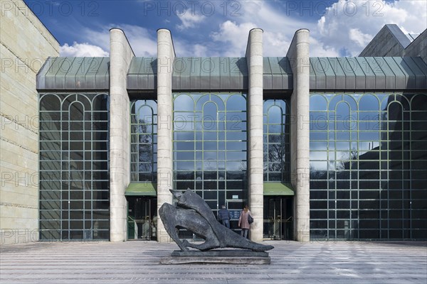 Entrance to the Neue Pinakothek