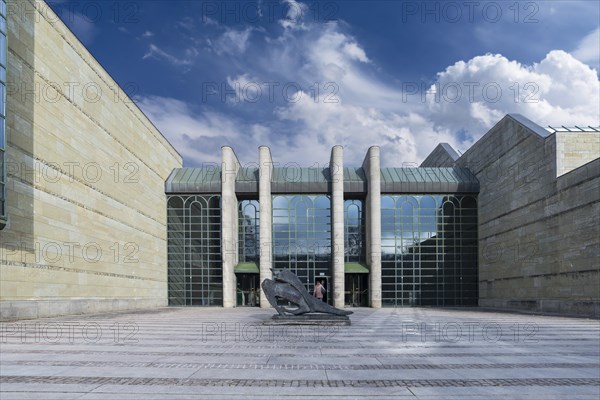 Entrance to the Neue Pinakothek