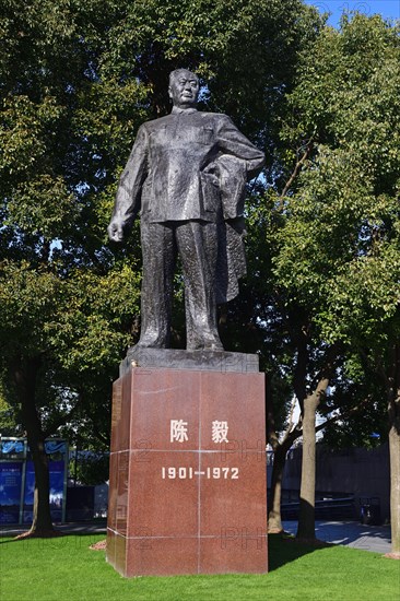 Monument of Mao Zedong at the Bund