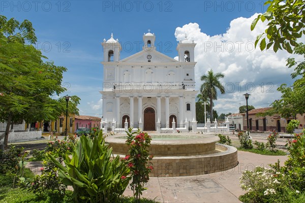 Church Iglesia Santa Lucia Suchitoto