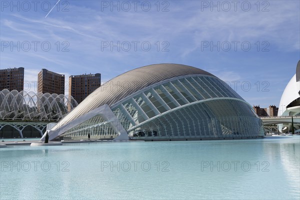 IMAX Cinema L'Hemisferic and Fuente de San Luis fountains