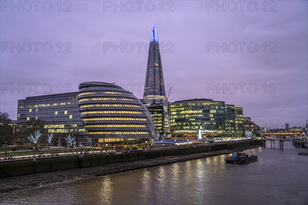 Cityhall and Shard at dusk