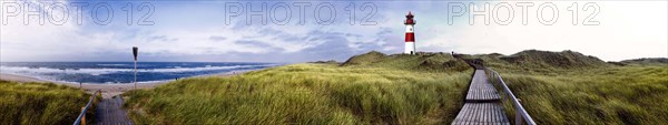 Way to the beach with lighthouse List-Ost in the dunes