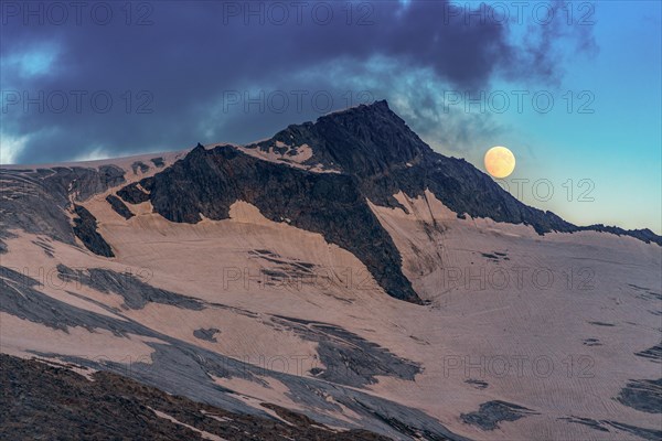 Full moon above the Schwarzenstein with snow remains