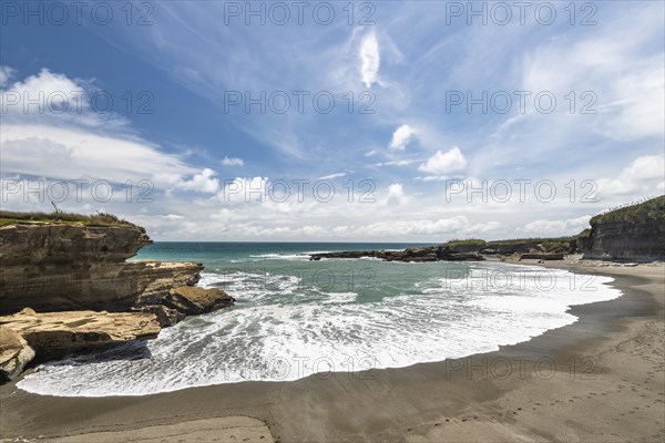 Bay in Paparoa National Park at the end of the Truman Track