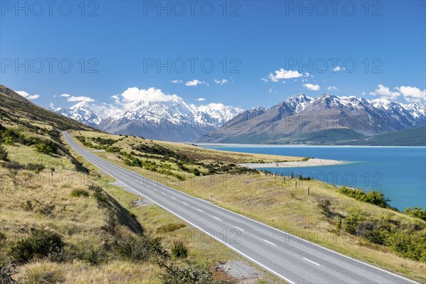 Road along Lake Pukaki