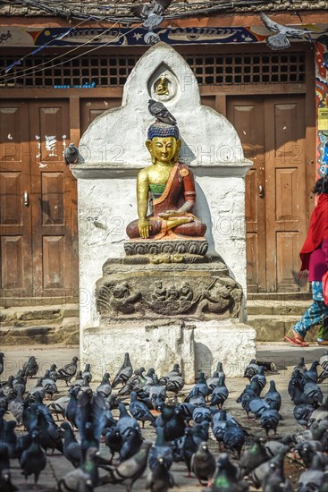 Buddha statue at Kathesimbhu Stupa