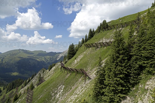 Avalanche protection on steep slopes