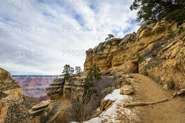 Hiking trail down into the Grand Canyon