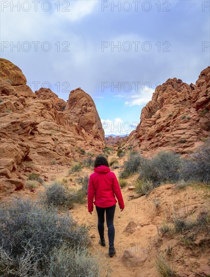 Female hiker on Rainbow Vista Trail