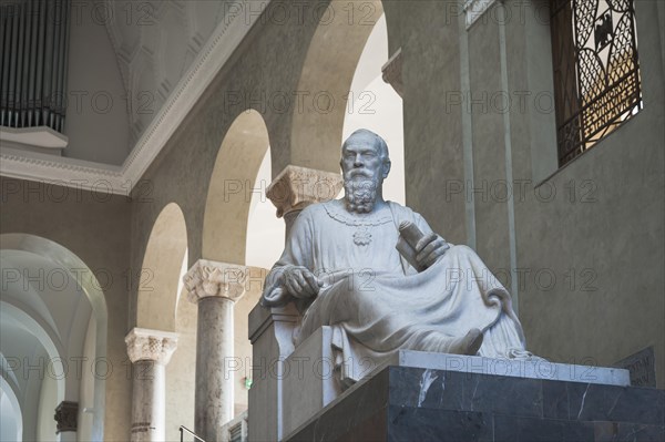 Marble figure of Prince Regent Luitpold in the Lichthof of the LMU