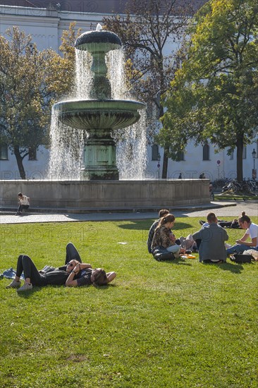 The Geschwister-Scholl-Platz with its fountain