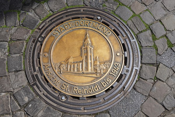 Gully cover with depiction of St. Reinoldi Church