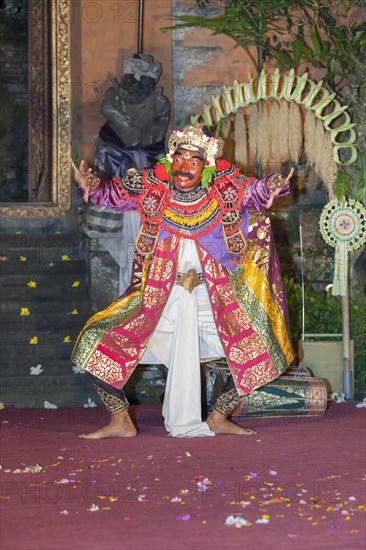 Legong dance performed by Bina Remaja troupe