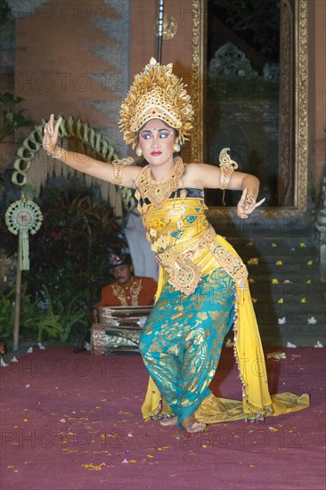 Legong dance performed by Bina Remaja troupe